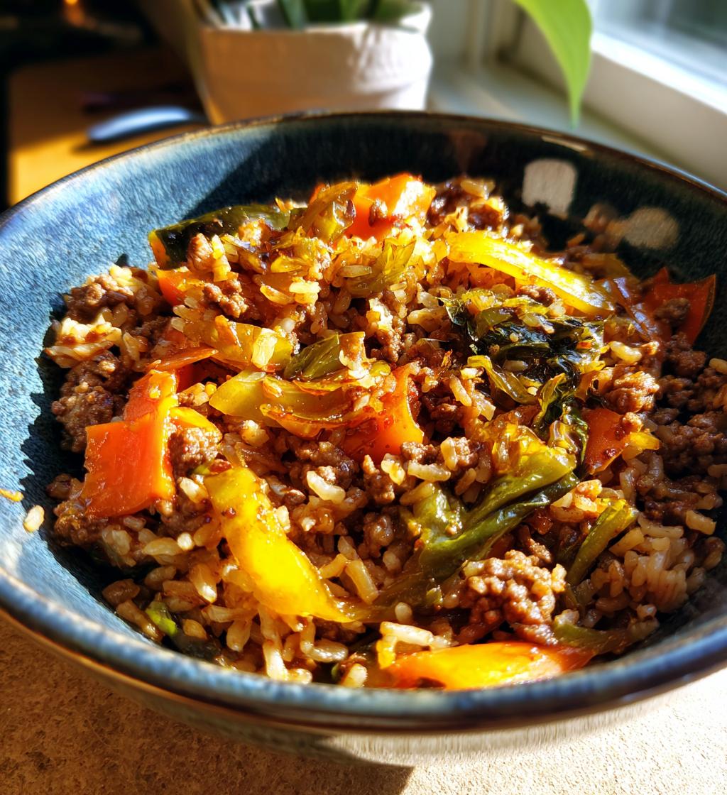 Spicy Ground Beef Stir Fry Bowl with Garlic Veggies Steamy Rice - detail 1