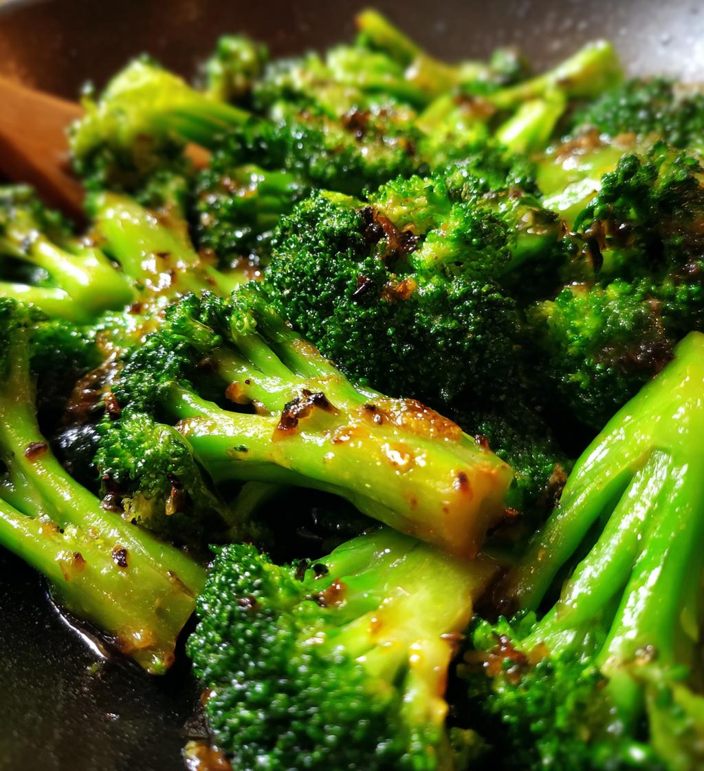 Broccoli with Garlic Sauce - detail 1