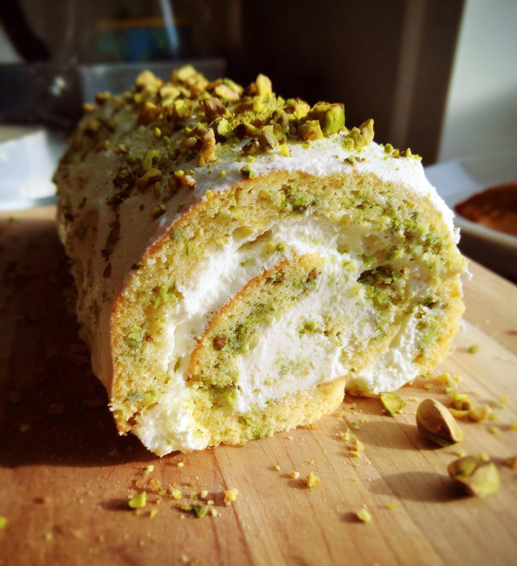 Pistachio Almond Swiss Roll - detail 1